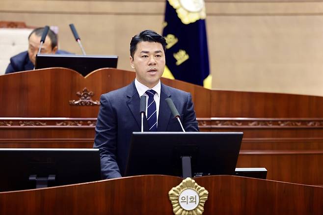 천안시의회는 23일 열린 제287회 임시회 제1차 본회의에서 이병하 의원(더불어민주당, 중앙동·일봉동·신안동)이 5분발언을 하고 있다. ⓒ천안시의회 제공