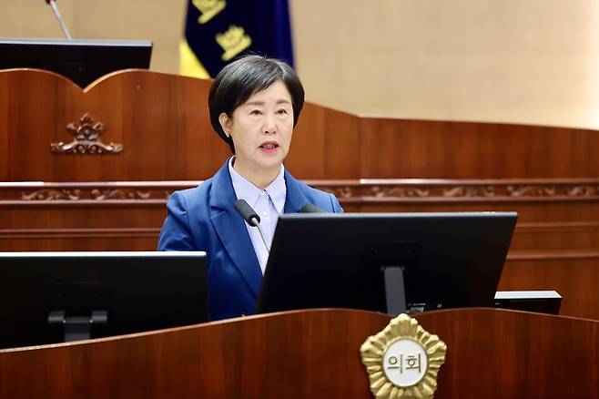 천안시의회는 23일 열린 제287회 임시회 제1차 본회의에서 엄소영 의원(더불어민주당, 성거읍·부성1동)이 5분발언을 하고 있다. ⓒ천안시의회 제공