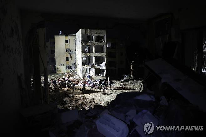 이란의 공격으로 파괴된 이스라엘 남부 아라드 마을 [EPA 연합뉴스 자료사진. 재판매 및 DB 금지]