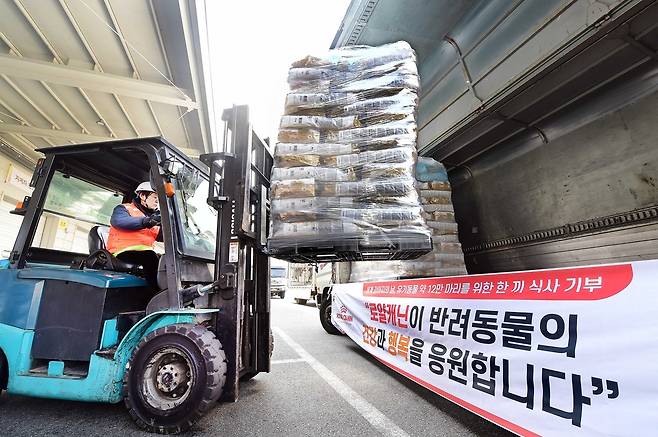 동물자유연대 등에 사료 기부를 진행한 로얄캐닌 [로얄캐닌 제공]