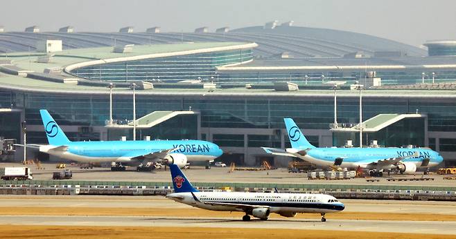 ▲ 인천국제공항공사, 한국공항공사 및 가덕도신공항건설공단의 통합론은 역사의 순리를 역행하는 중앙집권화 시도다. 이는 수도권 집중의 심화와 지방소멸의 가속이라는 부작용을 낳게 될 것이다. /인천일보DB