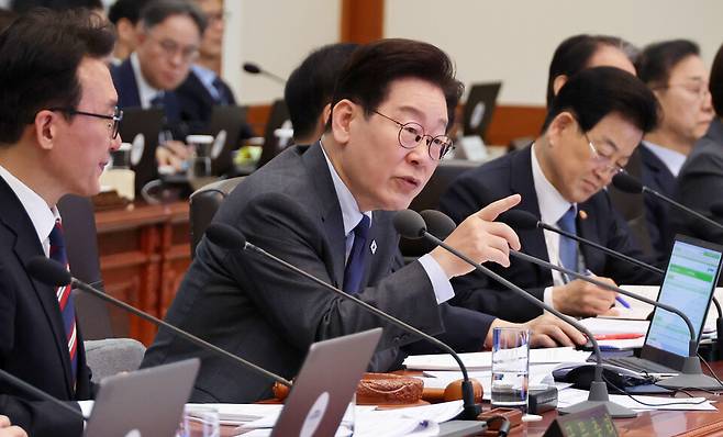 ▲ 이재명 대통령이 24일 청와대에서 열린 국무회의에서 발언하고 있다. /연합뉴스