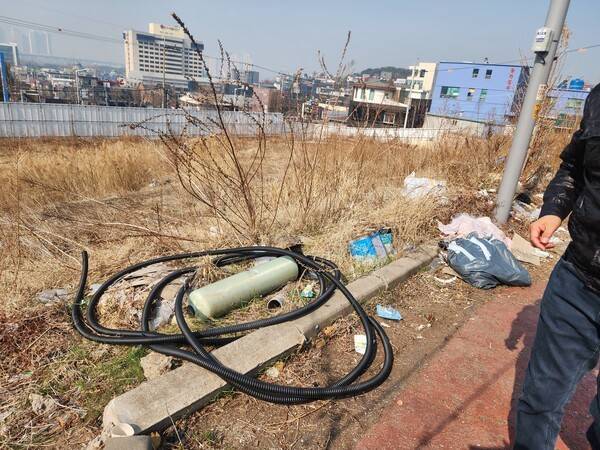 지난 1956년 설립된 사회복지법인 영락원 부지가 법원의 회상 절차 폐지 결정으로 민간업체 넘어간지10여년이 흘러 공공 기능을 상실한 채 방치되어 있다.<손민영 기자>