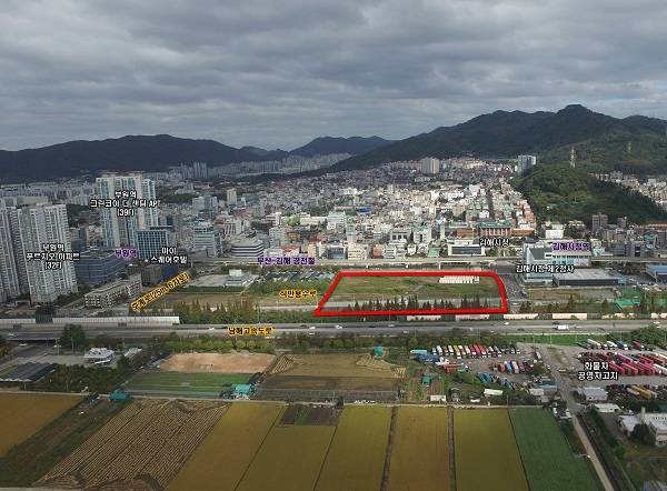 붉은선 안 지대가 김해 부원 스마트도시개발사업 지구 위치. / 김해시