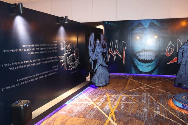 웹툰 <나 혼자만 레벨업> 팝업전시회에 작품세계관존 모습. /주성희 기자