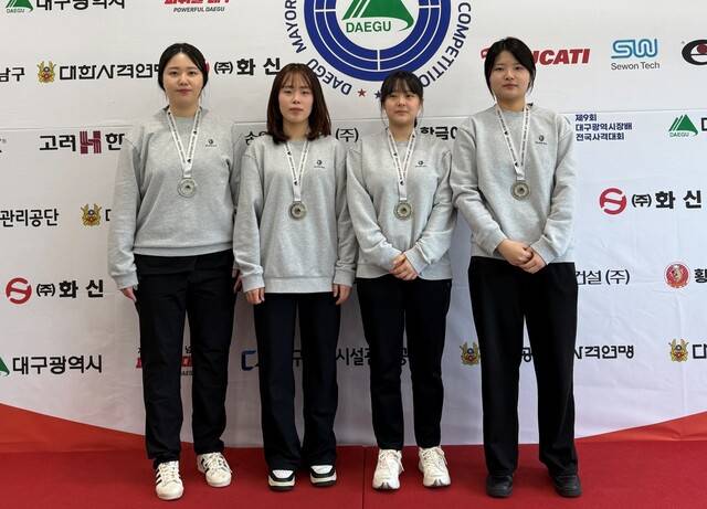 경운대학교 사격부가 제9회 대구광역시장배 전국사격대회에서 여대부 10m 공기권총 개인전 우승과 단체전 준우승을 차지했다. 왼쪽부터 도신애(단체 2위), 손예진(개인 1위, 단체 2위), 노다현(단체 2위), 이유진(단체 2위) 선수. 경운대 제공