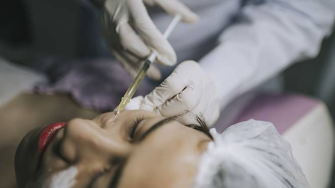 줄기세포 주사는 자기 몸의 세포 성분을 활용하기 때문에 면역 거부 반응 위험이 낮다｜출처: 게티이미지뱅크