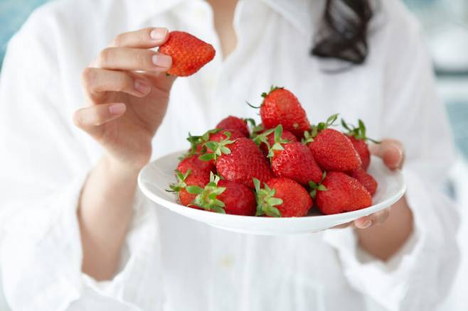 각종 영양소와 항산화제가 풍부한 딸기 등의 베리류는 신장 건강에 좋은 식품으로 꼽힌다. 사진=클립아트코리아