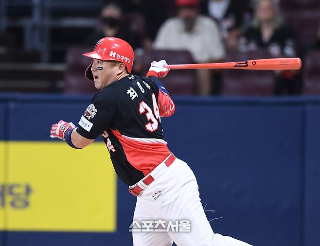 KIA 최형우가 25일 고척스카이돔에서 열린 2025 KBO리그 키움과 경기 4회초 중전안타를 치고 있다. 고척 | 최승섭기자 thunder@sportsseoul.com