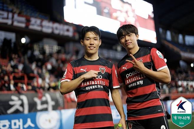 포항스틸러스 김승호(왼쪽). /사진=한국프로축구연맹