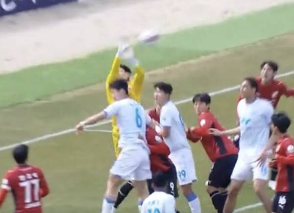 22일 부산-대구전 논란의 장면. 중계화면 캡쳐