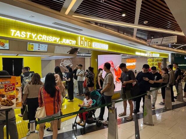 bhc는 현재 해외 8개국에서 43개 매장을 운영 중이다. 사진은 인도네시아 자카르타 1호점의 모습이다. /다이닝브랜즈그룹