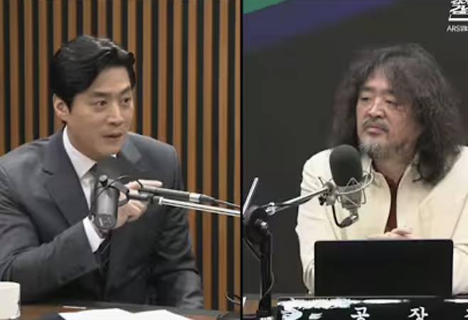 한준호(왼쪽) 더불어민주당 의원이 19일 유튜브 방송 '김어준의 겸손은 힘들다 뉴스공장'에 출연해 발언하고 있다. 유튜브 캡처