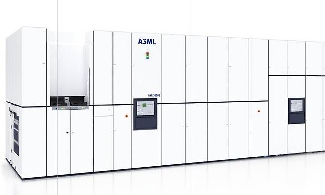 네덜란드 에이에스엠엘(ASML)의 극자외선(EUV) 노광장비. 에이에스엠엘 누리집 갈무리