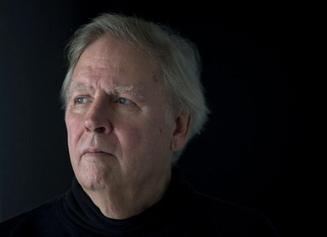 1984년 미국 최초 가톨릭 사제 아동 성폭력 사건의 담당 변호사였던 케이준 변호사 레이 무통은 수많은 피해 아동들과 별개로 그 사건으로 인해 가정과 직업, 신앙을 잃은 간접적인 피해자였다. 그는 직무 중 알게 된 비밀, 즉 교회에 만연한 사제들 성범죄와 그 사실을 조직적으로 은폐함으로써 범죄를 사실상 방조하던 교회의 비리를 85년 내부보고서로 고발했다가 철저히 외면당한 뒤 거의 평생을 은둔했다. 2019년 2월의 무통. Brett Duke, bishop-accountability.org