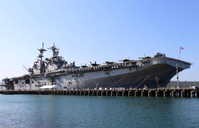 필리핀 수빅만 항에 2019년 미국 군함이 정박한 모습. 수빅만=EPA 연합뉴스