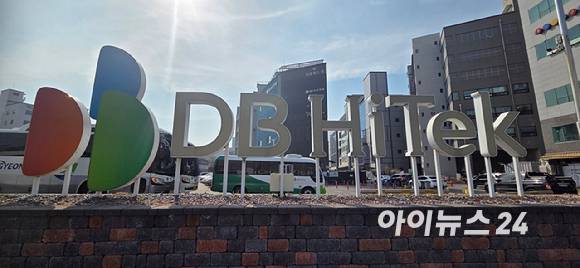 DB하이텍 부천 본사 앞 [사진=박지은 기자]