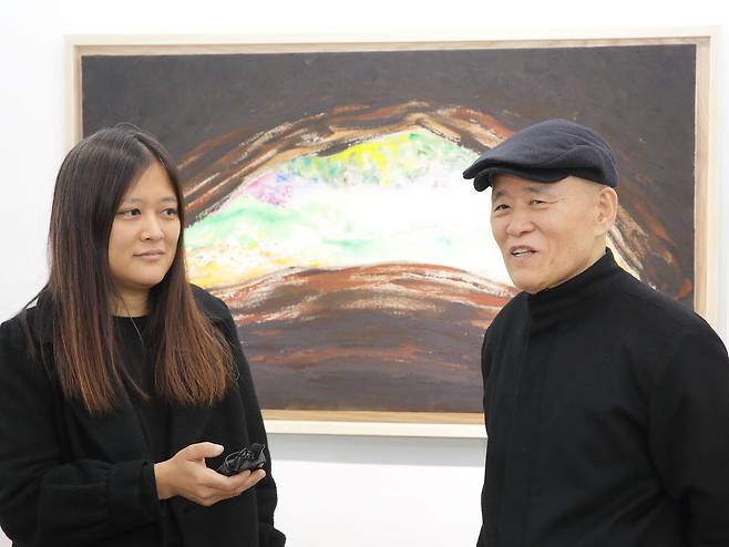 유튜브 ‘도올TV’에 출연한 김미루(왼쪽), 도올 부녀. [사진 갤러리 루벤, 유튜브 도올TV]