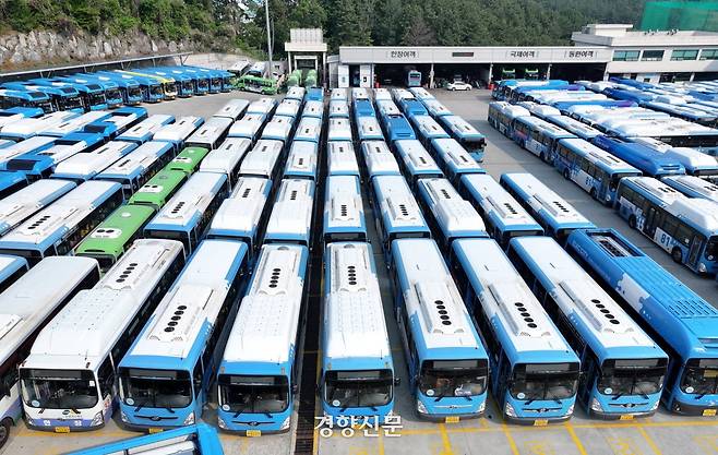 부산 시내버스. 경향신문 자료사진