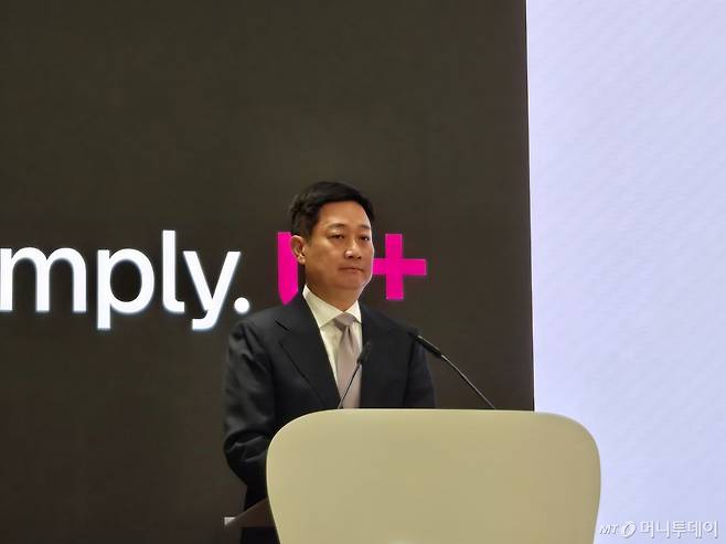 홍범식 LG유플러스 대표가 24일 LG유플러스 본사에서 열린 주주총회에서 발언 중이다./사진=이찬종 기자