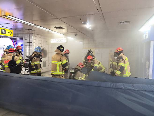 24일 오후 12시 5분쯤 대구 도시철도 1호선 진천역 2번 출구 인근에서 불이 나 1시간 여만에 진화됐다. 대구소방안전본부 제공