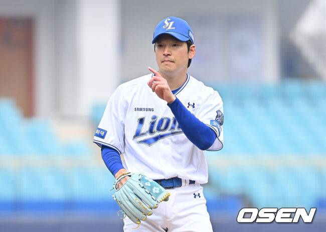 [OSEN=대구, 이석우 기자] 24일 대구삼성라이온즈파크에서 2026 신한 SOL KBO 리그 시범경기 삼성 라이온즈와 KIA 타이거즈의 경기가 열렸다. 홈팀 삼성은 오러클린이, 방문팀 KIA는 아담 올러가 선발 출전했다. 삼성 라이온즈 백정현이 사인을 보내고 있다. 2026.03.24 / foto0307@osen.co.kr