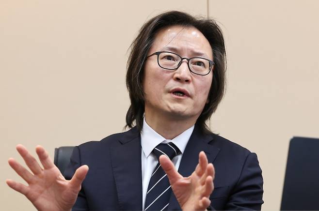 주병기 공정거래위원장이 서울 중구 대한상공회의소 내 한국공정거래조정원에서 연합뉴스와 인터뷰하고 있다. 2026.3.18 연합뉴스