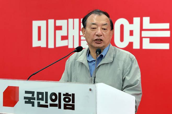 이정현 국민의힘 공천관리위원장이 이달 19일 서울 영등포구 여의도 중앙당사에서 공관위 회의 결과와 공천 일정 등에 관해 브리핑하고 있다. 연합뉴스