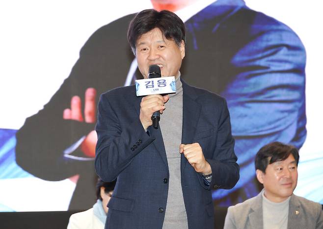 김용 전 민주연구원 부원장이 지난 2월12일 서울 여의도 국회 의원회관에서 열린 자신의 저서 '대통령의 쓸모' 출판 기념회에서 인사말하고 있다. 불법 정치자금 수수 등의 혐의로 기소된 김 전 부원장에 대한 사법부의 최종 판단은 나오지 않은 상황이다. ⓒ시사저널 임준선