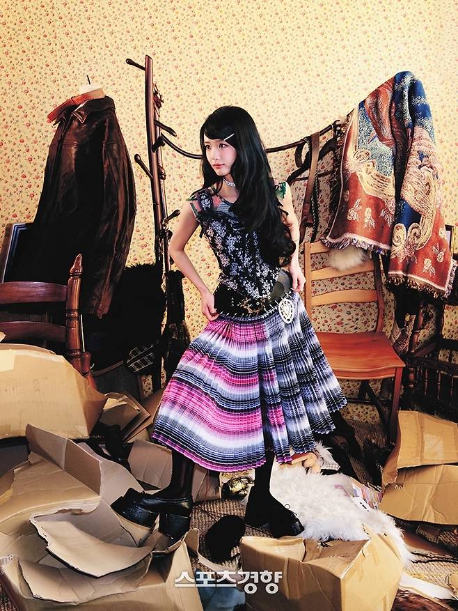 앨범 발매를 앞두고 새 프로필 사진을 공개한 싱어송라이터 한로로. 어센틱 제공