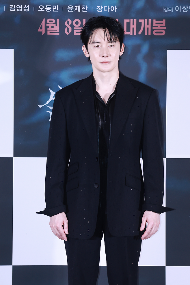 배우 김준한이 24일 오후 서울 용산구 CGV용산아이파크몰에서 열린 영화 ‘살목지’ 언론시사회 및 기자간담회에서 포즈를 취하고 있다. 사진 연합뉴스