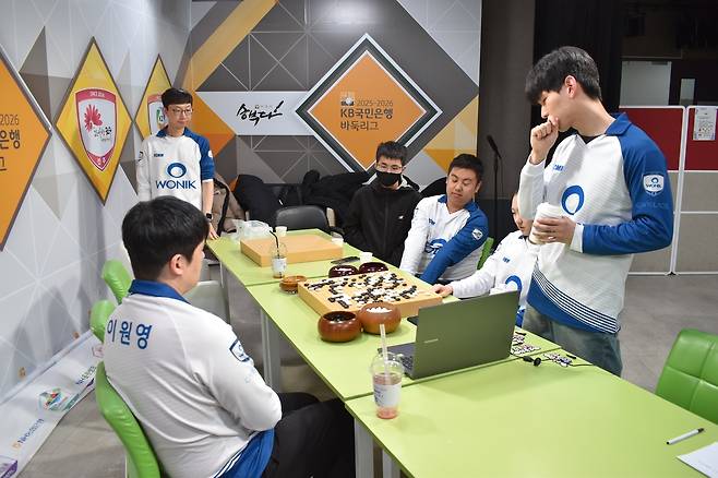 원익 팀 검토실 [한국기원 제공. 재판매 및 DB 금지]