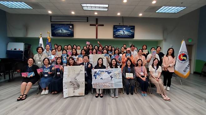 'AI 대한민국 외교관 양성 사업' 업무협약 체결식 참석자들 [반크 제공. 재판매 및 DB 금지]