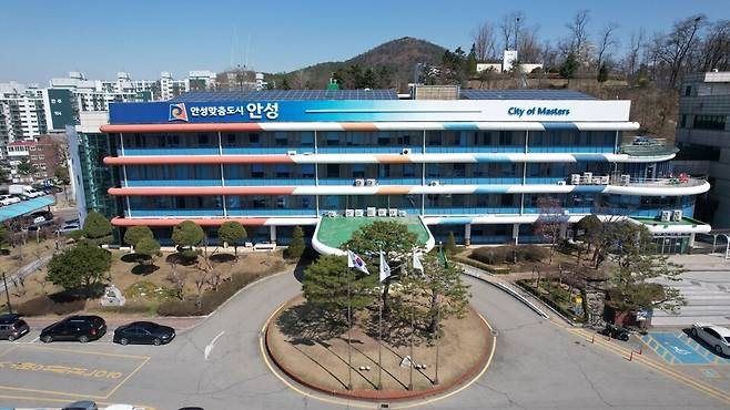 안성시청 청사 모습.