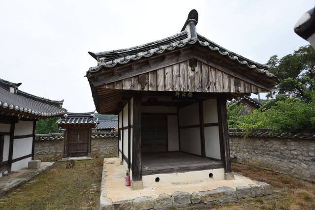 봉화 도촌에 위치한 공북헌. 도촌 이수형이 단종을 추모하며 머물던 공간으로 북쪽 영월을 향한 상징성을 담고 있는 충절의 유산이다. 봉화군 제공