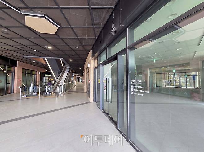 23일 경기 광명시 신안산선 복선전철 광명역 공사현장 인근 상가가 한산한 모습을 보이고 있다. 신태현 기자 holjjak@(이투데이DB)