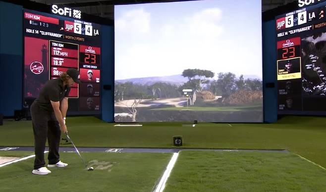 토미 플릿우드가 TGL 결승 1차전에서 티샷을 준비하고 있다. (사진=TGL 홈페이지)