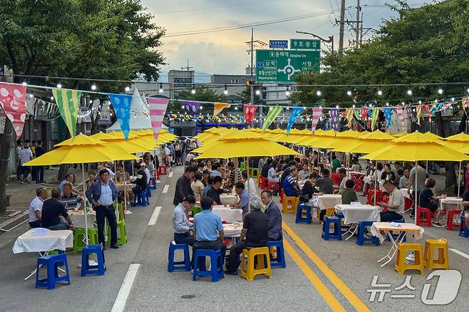 지난해 강원 동해 송정권역 도시재생사업 '불금전파 송정' 행사 당시.(동해시 제공, 재판매 및 DB 금지)