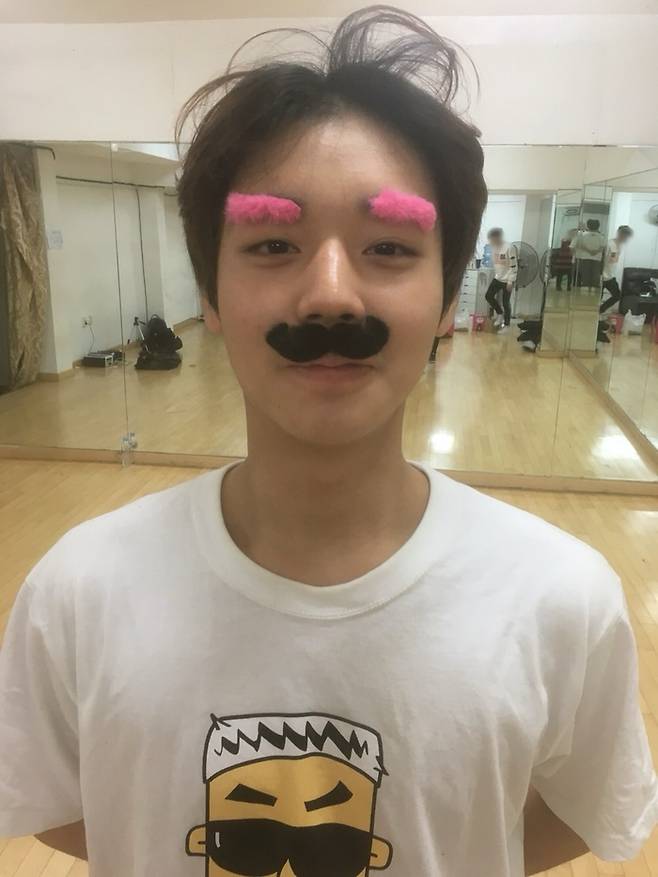 박지훈. YY엔터테인먼트 SNS.