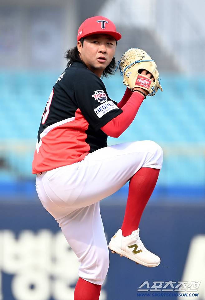 24일 대구삼성라이온즈파크에서 열린 KIA와 삼성의 시범경기. 6회말 KIA 김범수가 역투하고 있다. 대구=허상욱 기자wook@sportschosun.com/2026.03.24/