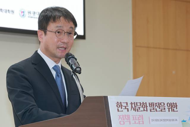 더불어민주당 한병도 원내대표가 25일 국회의원회관에서 한 원내대표가 연 한국 차문화 발전을 위한 정책포럼에 참석해 개회사하고 있다. [연합뉴스]