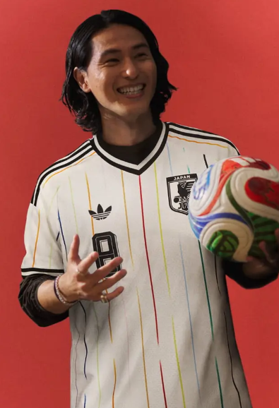 2026 북중미 월드컵에 나서는 일본 축구대표팀이 착용하는 원정 유니폼. 사진=아디다스