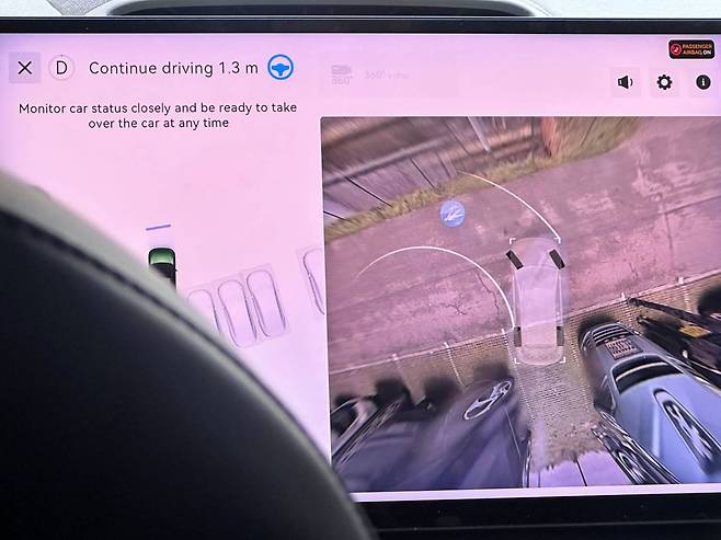 지커 7X 자동 주차 기능을 작동한 모습 / 출처=IT동아