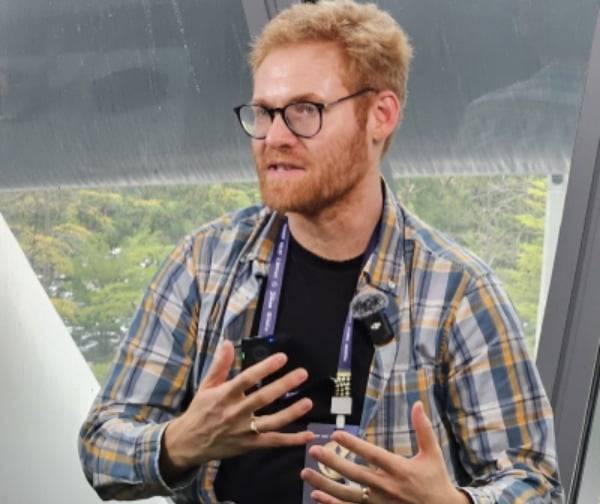 조너선 스테벨 라이엇게임즈 TFT 커뮤니케이션 총괄이 질문에 답하고 있다.  /이주현 기자