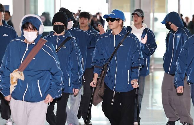 그룹 방탄소년단(BTS)이 22일 오전 인천국제공항을 통해 미국 뉴욕으로 출국하고 있다. 사진=뉴스1