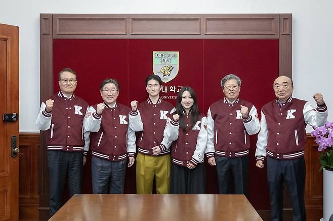 쇼트트랙 국가대표 김길리·신동민, 고려대 홍보대사 위촉 행사/ 사진 = 고려대 제공