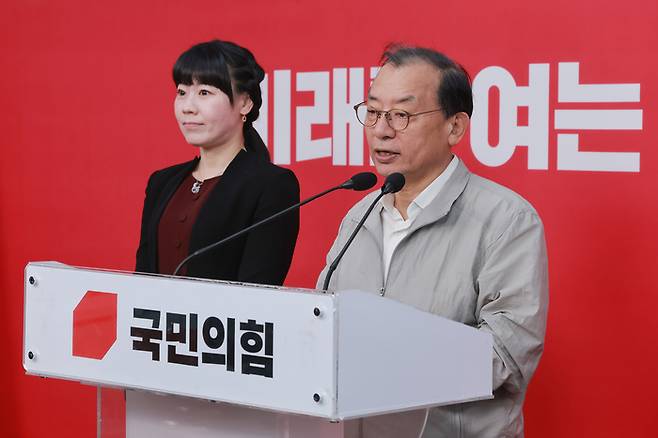 이정현 국민의힘 공천관리위원장이 지난 22일 서울 영등포구 여의도 중앙당사에서 대구시장 후보와 관련해 브리핑하고 있다. 이 위원장은 이날 주호영·이진숙 예비후보를 컷오프했다고 밝혔다. [연합뉴스]