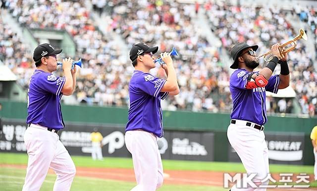 올스타전 도중 트럼펫 세리머니를 보여준 소크라테스. 사진= MK 스포츠 DB