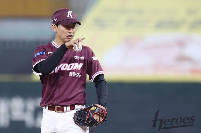[서울=뉴시스] 프로야구 키움 히어로즈 유토가 22일 인천 SSG랜더스필드에서 열린 2026 신한 쏠 KBO리그 시범경기 SSG 랜더스전에 불펜 등판해 공을 던지고 있다. (사진=키움 히어로즈 제공) 2026.03.22. *재판매 및 DB 금지