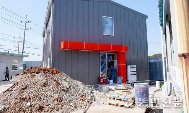 4월 준공을 앞두고 있는 전남 고흥군 풍양농협의 공공형 계절노동자용 숙소. 당초 30명(방 8개)을 수용할 수 있도록 지을 예정이었지만 장애인 편의시설 관련 규정으로 수용 인원을 24명(방 6개)으로 줄였다.